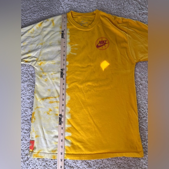 Men’s Small Nike Graphic Tee - Picture 4 of 6